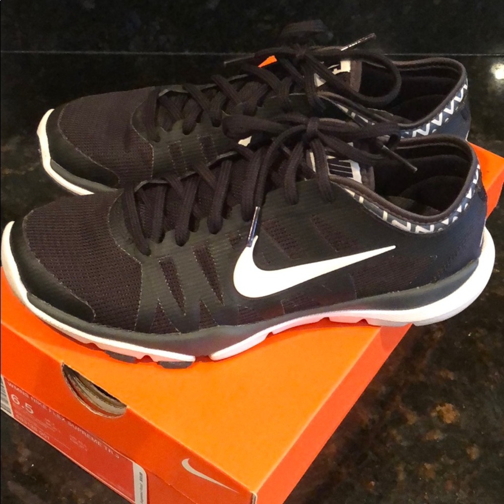 Nike women’s flex supreme TR 3
